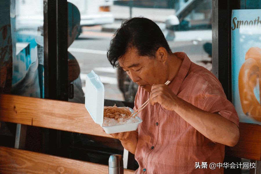 火车卧铺怎么老是买不到,火车卧铺很难买到