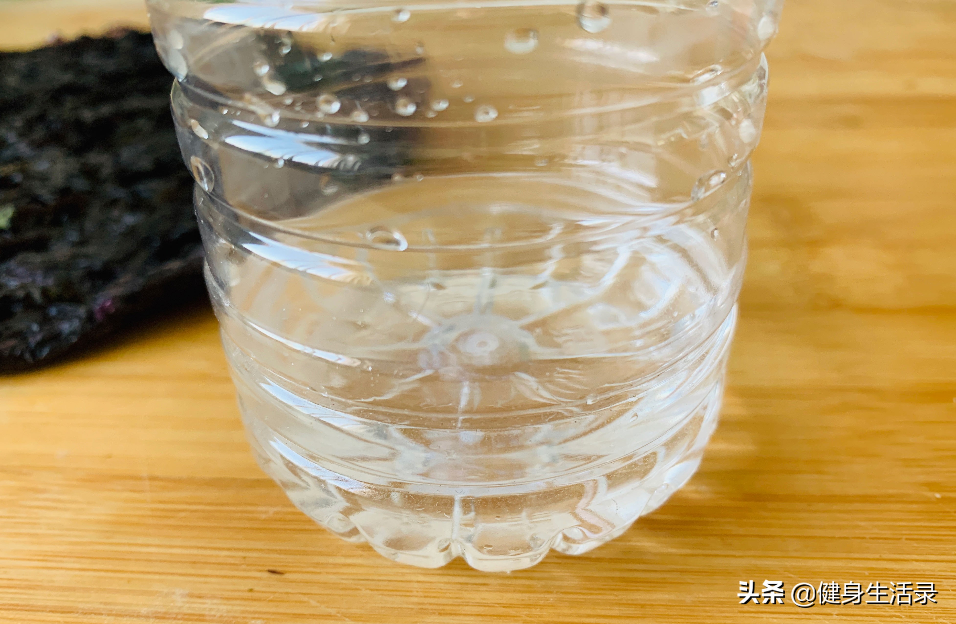 在家做零食，紫菜秒变海苔，酥脆掉渣儿，入口即化，比买的划算