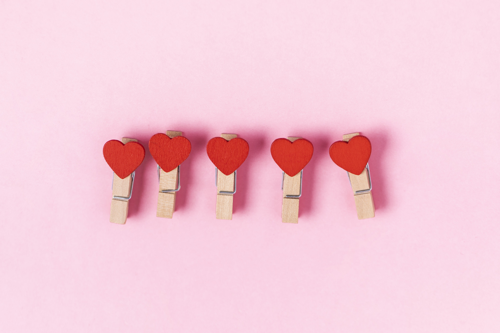 女人想被你“泡”，表面害羞，实则会主动做这些事