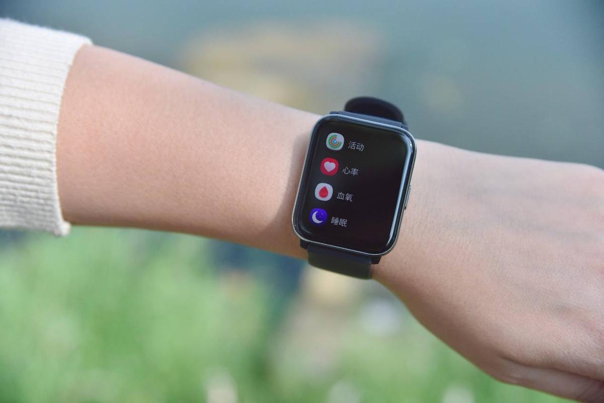 黑加两年后回归小米生态链，399元开启众筹，这手表亮了