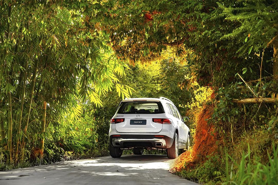 梅赛德斯奔驰glb2020款油电混合,奔驰梅赛德斯glb是什么级别的