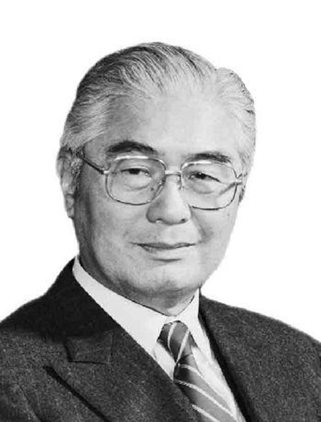 1986年,*小平邓**在京会见荣氏家族:你们就像杨家将,是有功的