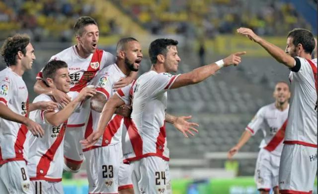 红蓝勇士，不惧电闪雷鸣