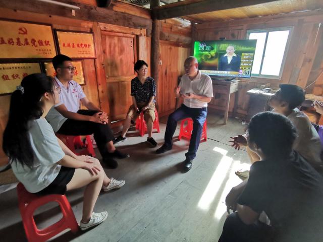 绾㈣壊鏁欒偛甯﹀姩涔℃潙鎸叴,绾㈣壊鏁欒偛鍔╁姏涔℃潙鎸叴