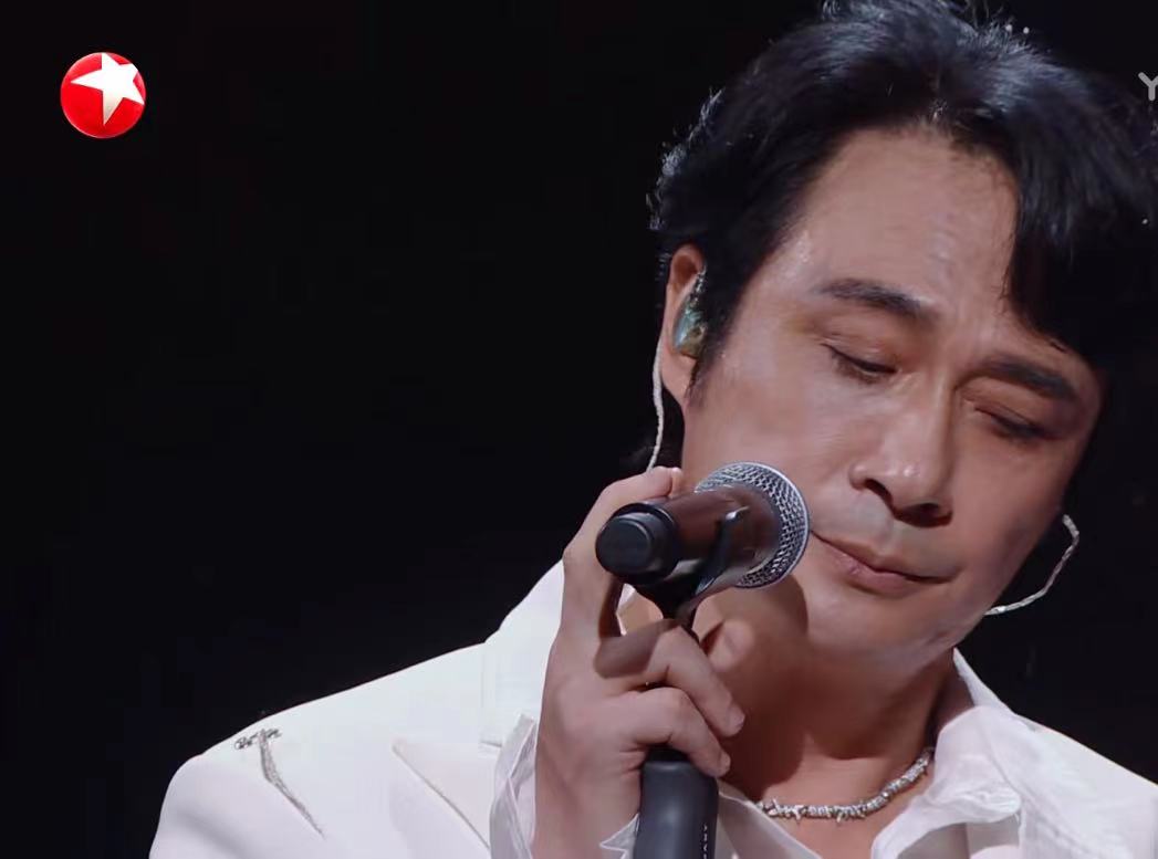 追光吧哥哥周晓鸥出场,追光吧哥哥尼坤与周晓鸥初次见面