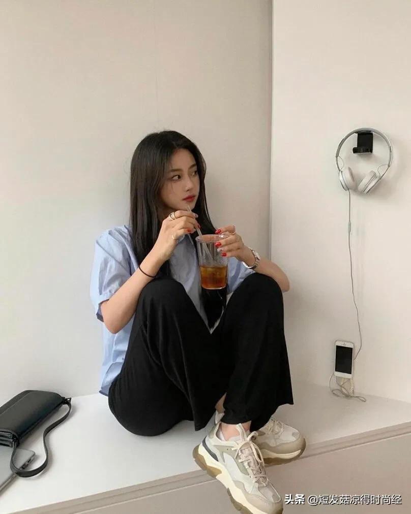 今年很流行的老爹鞋紫色配色,秋冬款老爹鞋百搭推荐