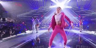 孟美岐涂口红视频,孟美岐粉色礼服出圈图