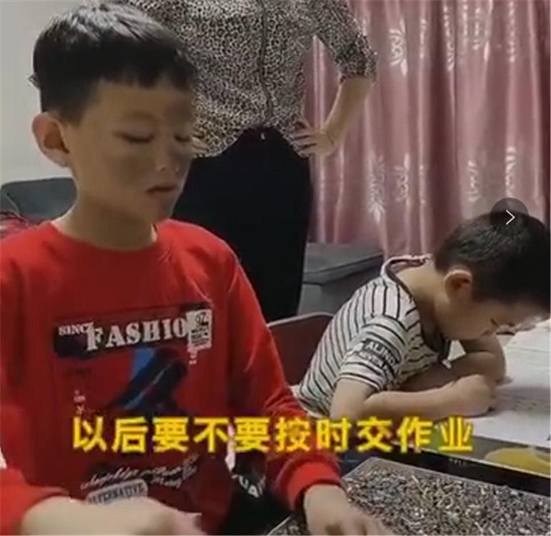 孩子写作业坐不住妈妈一招搞定,三句话搞定不想写作业的孩子