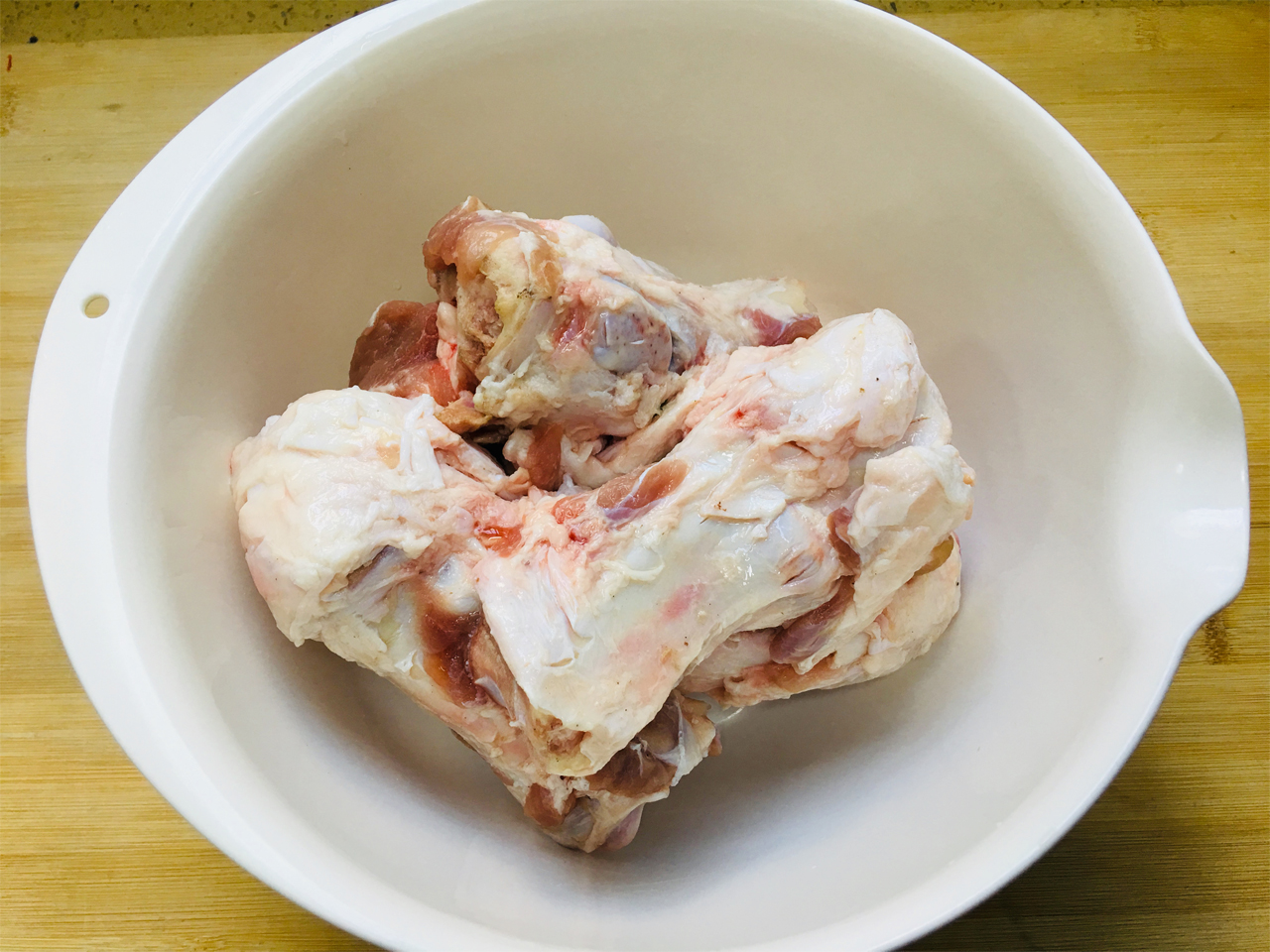 炖牛骨汤用不用焯一下水,炖牛骨怎么炖肉不离骨