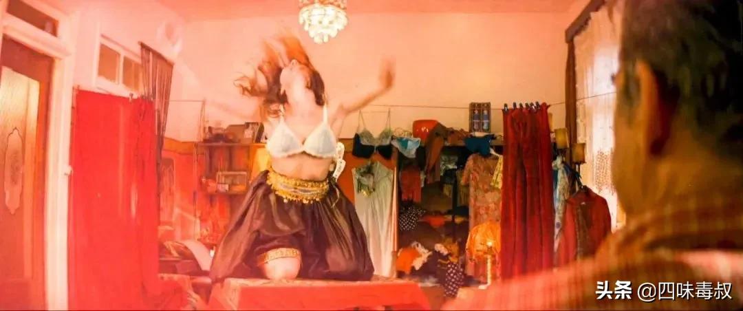 看不懂才低俗，看懂了很高级——《文胸奇缘》