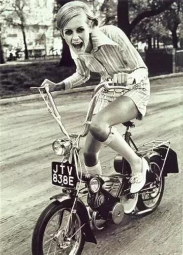 体重41kg的她，*翻推**了梦露性感丰腴的审美革命，成划时代流行符号