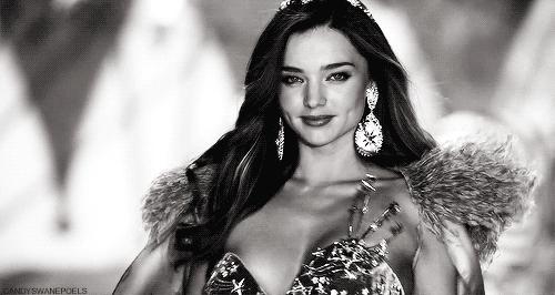 超模米兰达可儿生活照片,40岁超模米兰达可儿四胎多大了