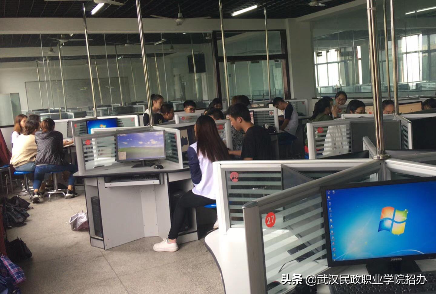 德国广告设计ausbildung工作前景,广告设计女生就业前景