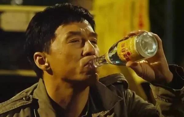 景芝景阳春红瓶的好还是蓝瓶的好,景芝与景阳春什么关系