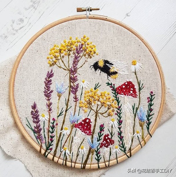 白t恤的刺绣用什么刺绣针法,刺绣简单小花朵