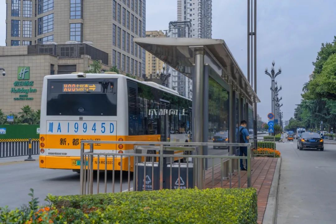 成都二圈层公交车对比,成都二圈层双流和龙泉谁更强