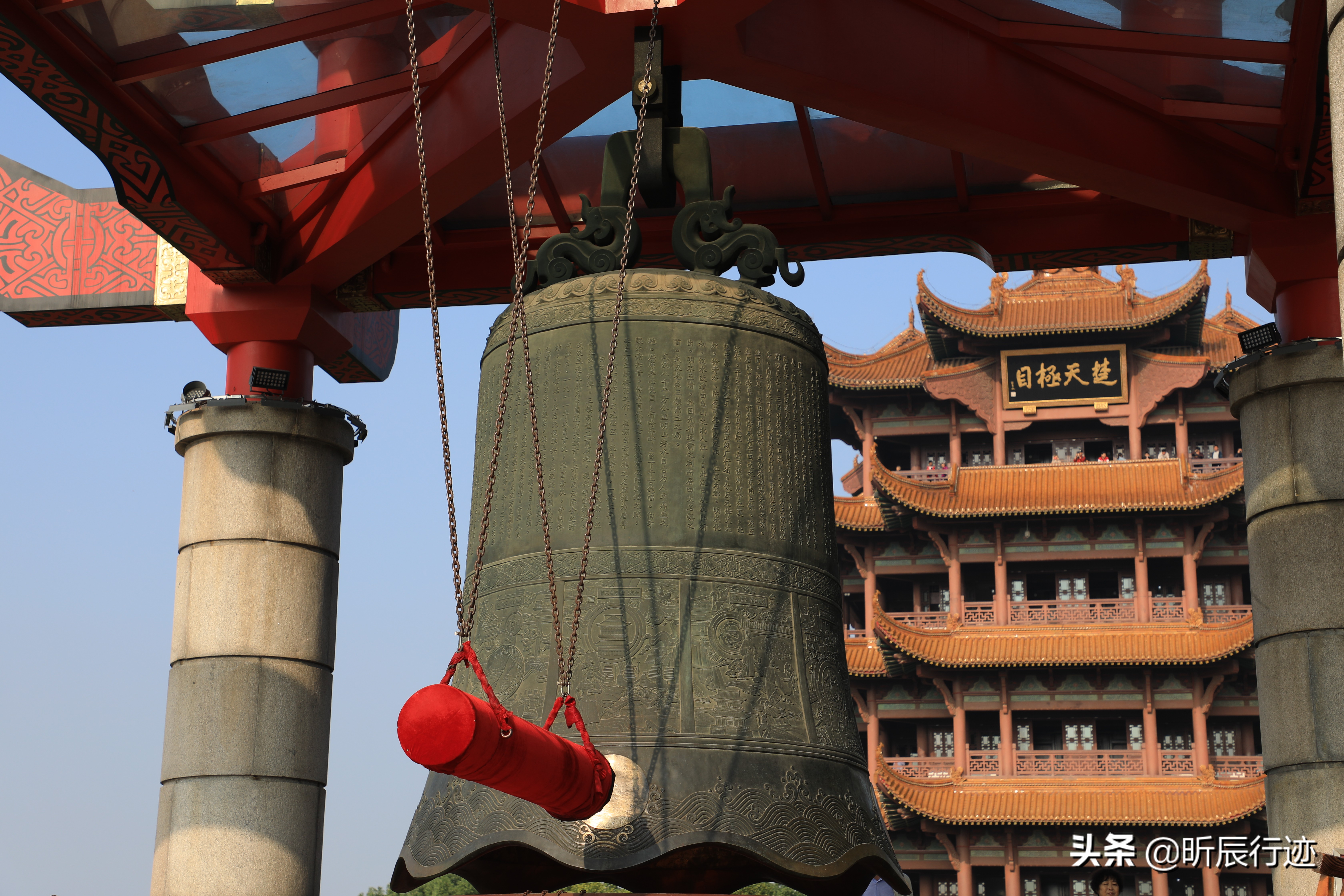 黄鹤楼千禧钟旁边的葫芦,黄鹤楼千禧钟多少钱一个