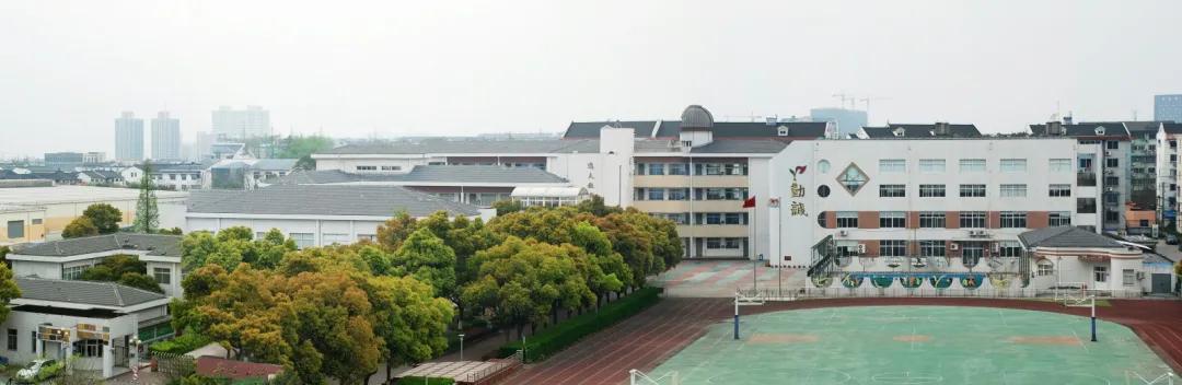 上海非沪籍可以上公办小学吗,上海的第二梯队小学外地人能上吗