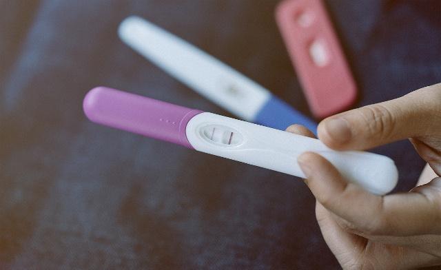 怀孕几天能测出来验孕棒一深一浅,女人怀孕几天能测试出来