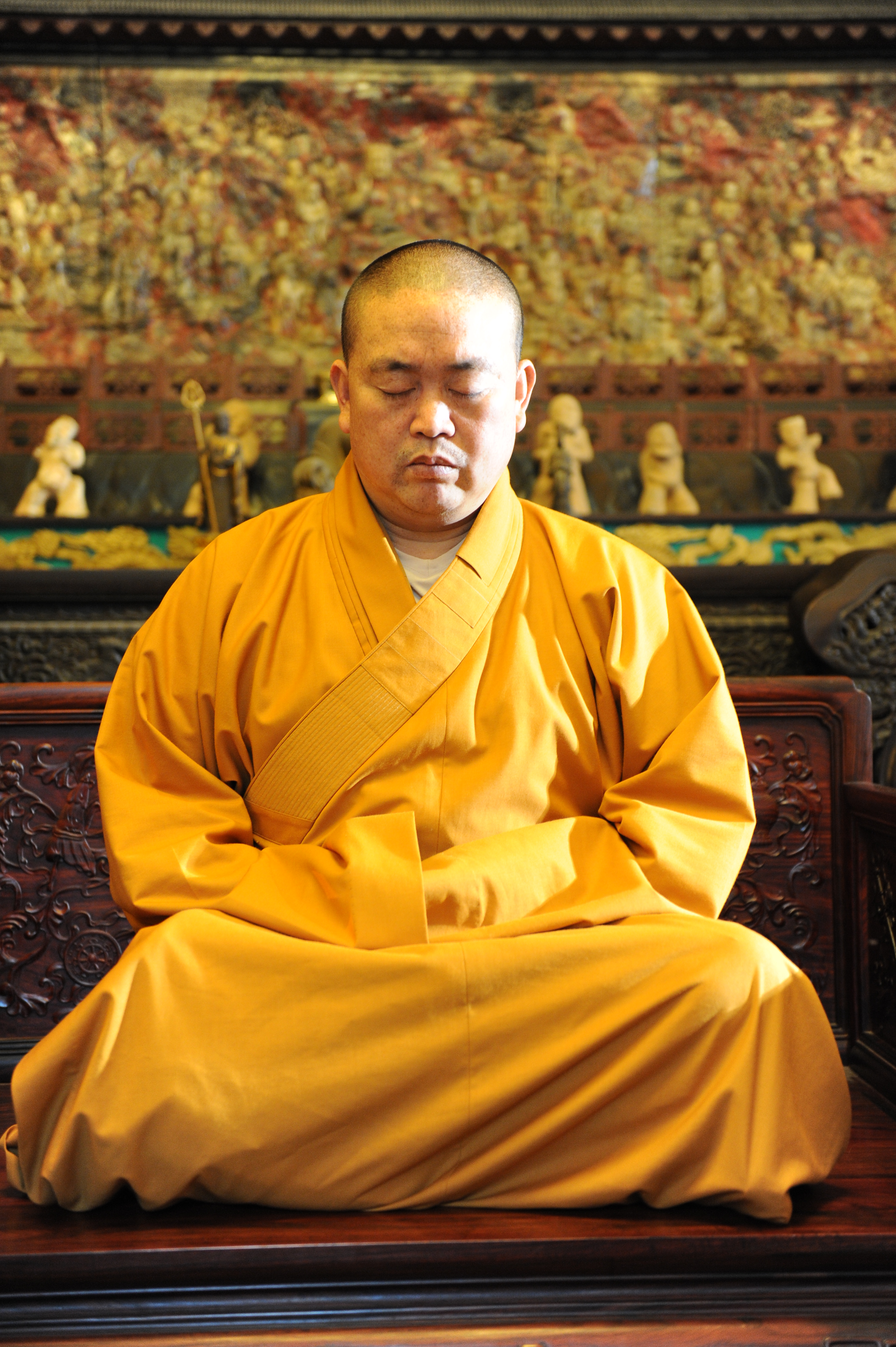 不吃斋念佛,坐豪车、搞房产,释永信“*宗罪七**”背后的真相