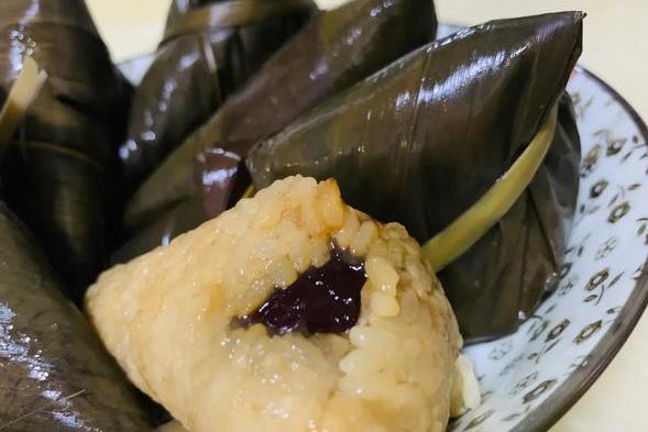 吃不完的粽子切记直接放冰箱,煮好了的粽子吃不完怎么保存