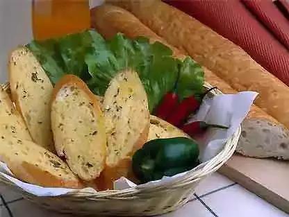 西餐的吃法怎么拿刀叉,吃西餐正确拿刀叉的姿势