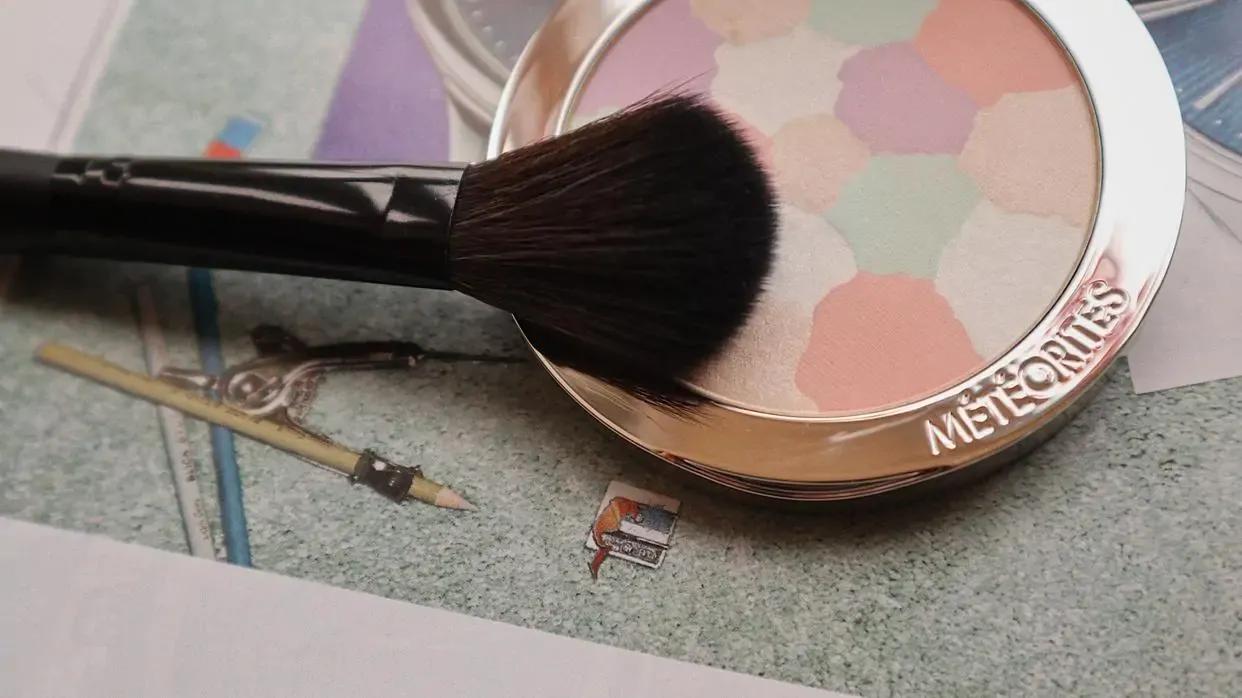 nars定妆有细闪吗,nars蜜粉和玫珂菲哪个适合干皮