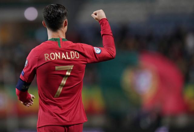 绝代双骄梅西c罗完整版,绝代双骄梅西c罗英雄相惜瞬间