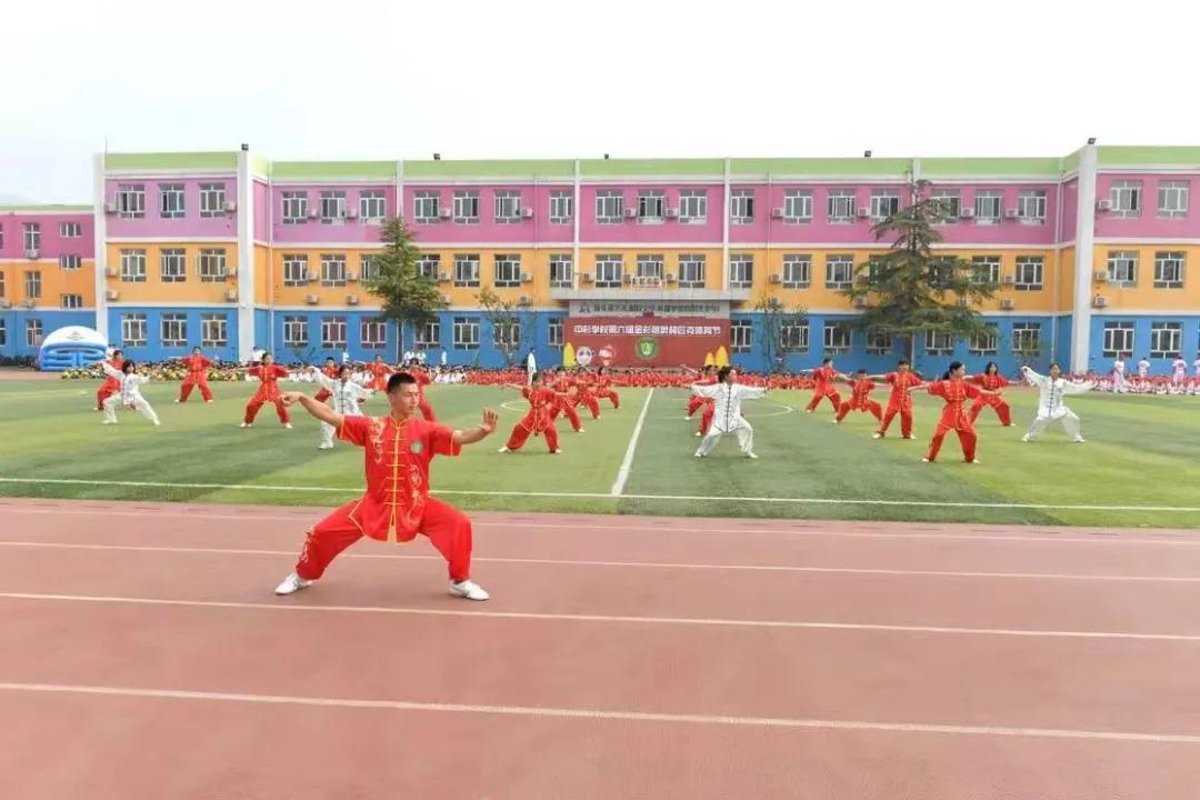 一百多人体育节开场,体育1000人活动