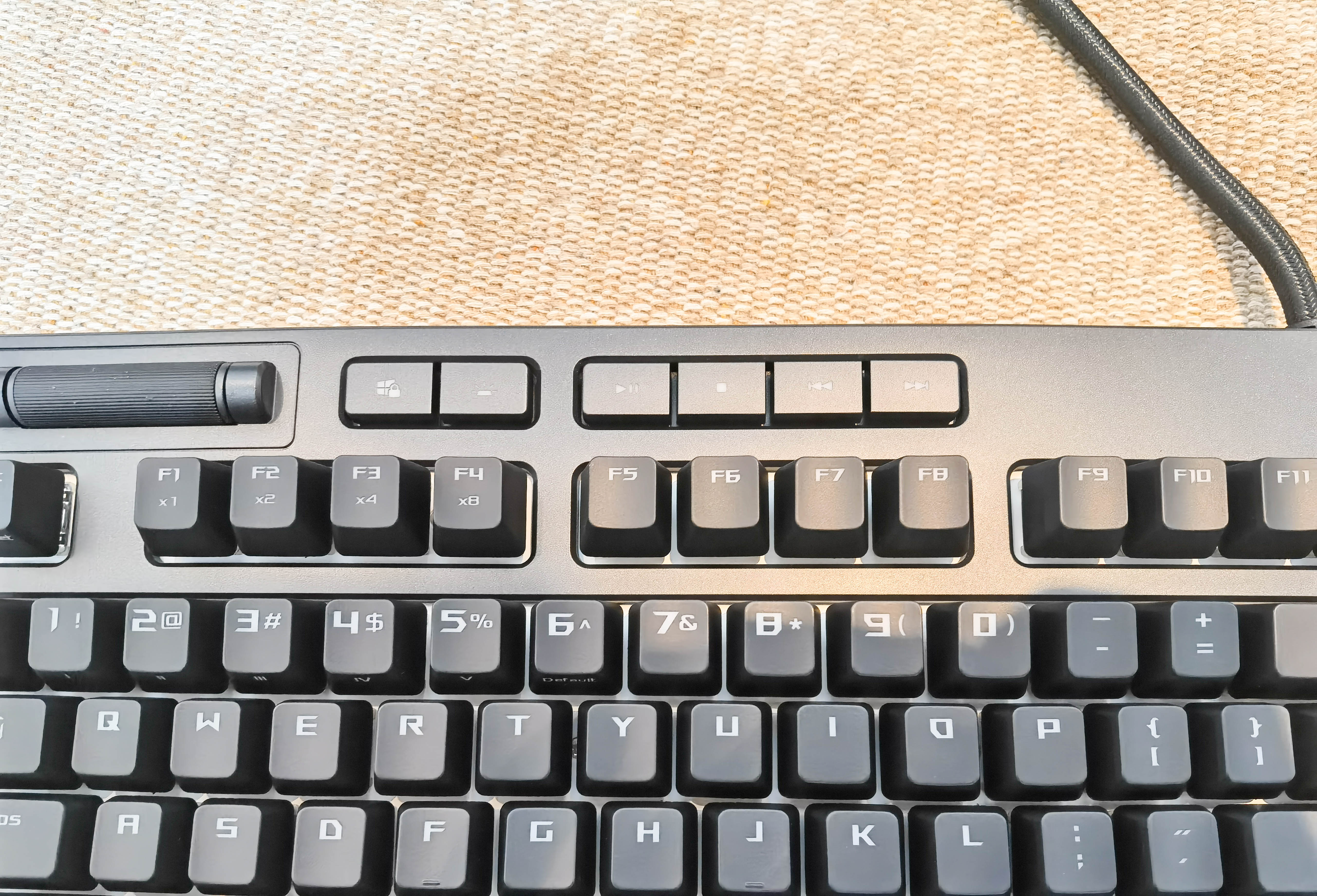 为信仰充值,华硕ROGSTRIXFLARE机械键盘使用体验