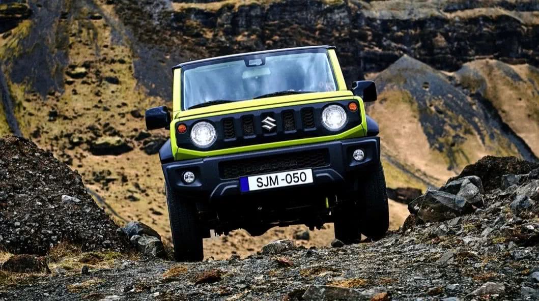 铃木吉姆尼第一视角试驾,铃木吉姆尼进口越野攀爬视频