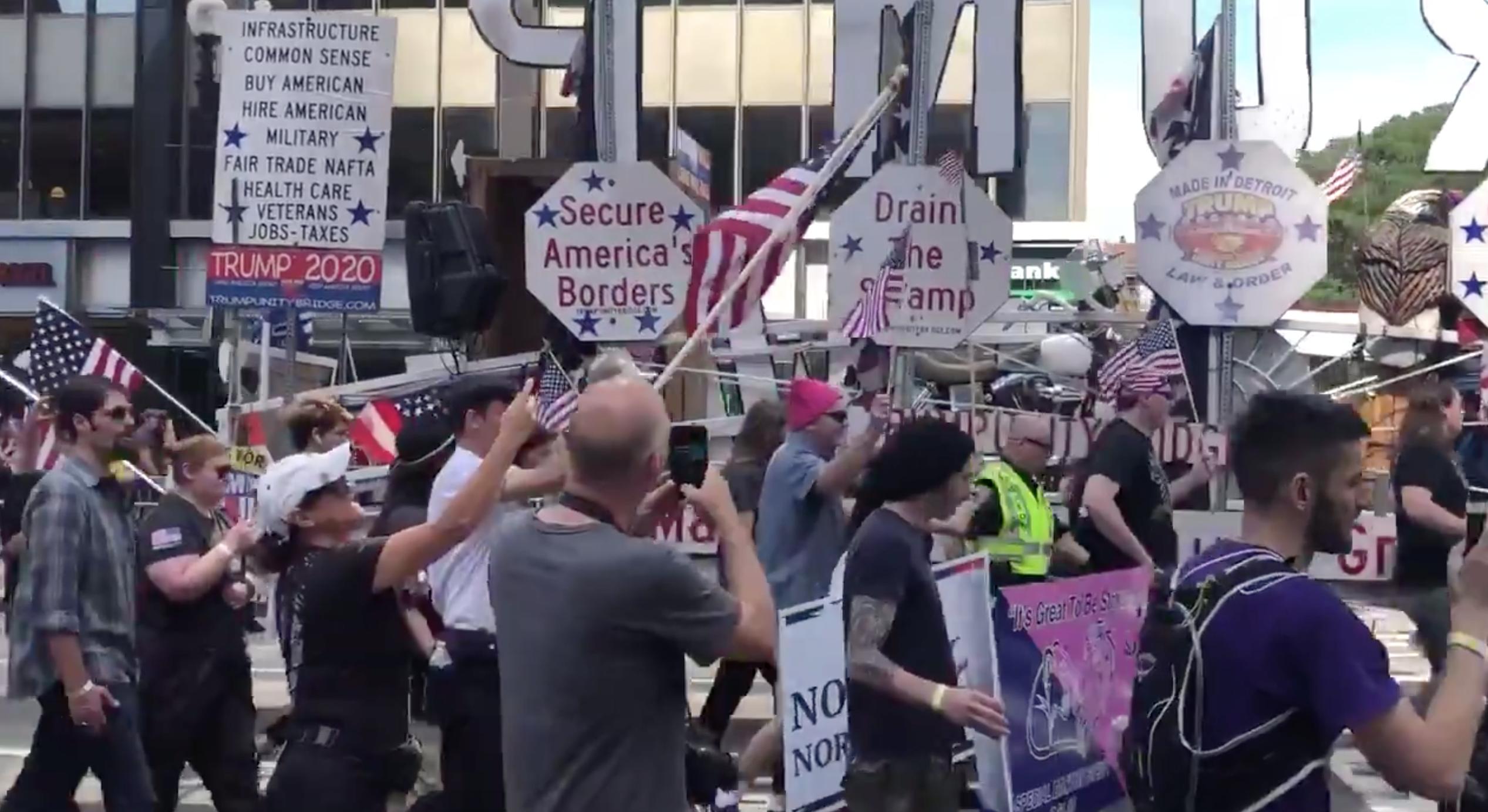 美国“直男”举行“异性恋*行游**”？结果反对者比*行游**的还多