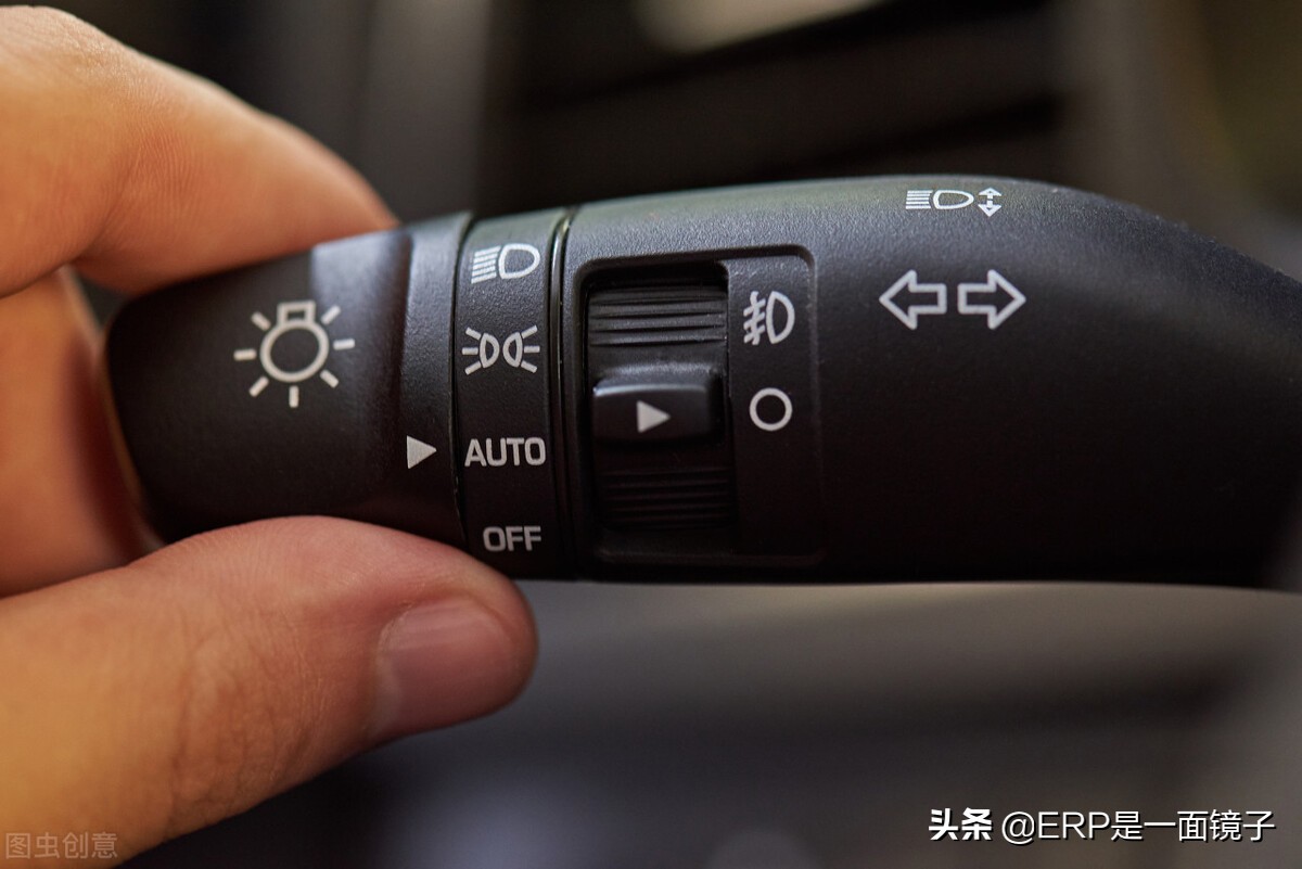 汽车打转向灯不啪嗒啪嗒响的原因,汽车转向灯哒哒响没有规则怎么办