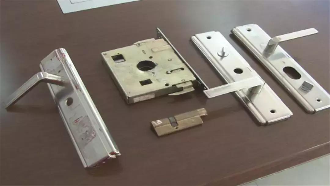 开锁行业骗人被揭穿,开锁公司骗局换锁