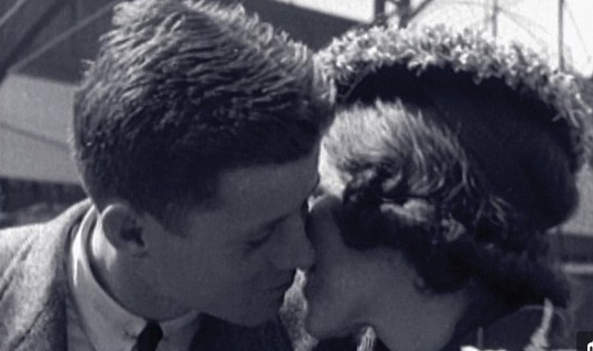 肯尼迪家族“隐身女孩”：美丽而有智力缺陷，23岁接受“脑切除”