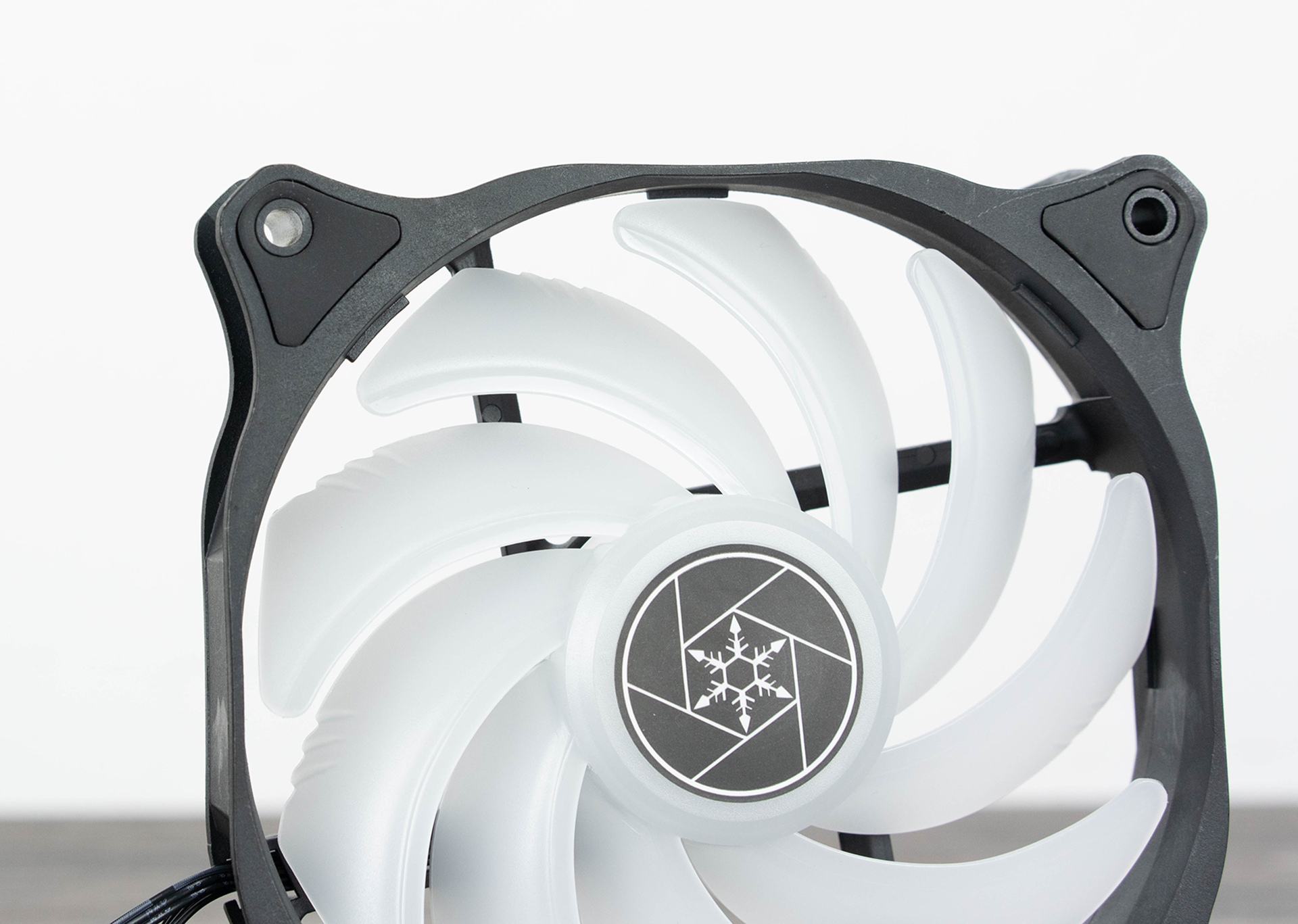 银欣360水冷散热器,压制12代处理器的水冷