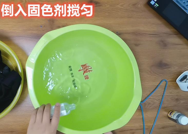 衣服被腐蚀性怎么恢复原色,被腐蚀颜色变浅的衣服