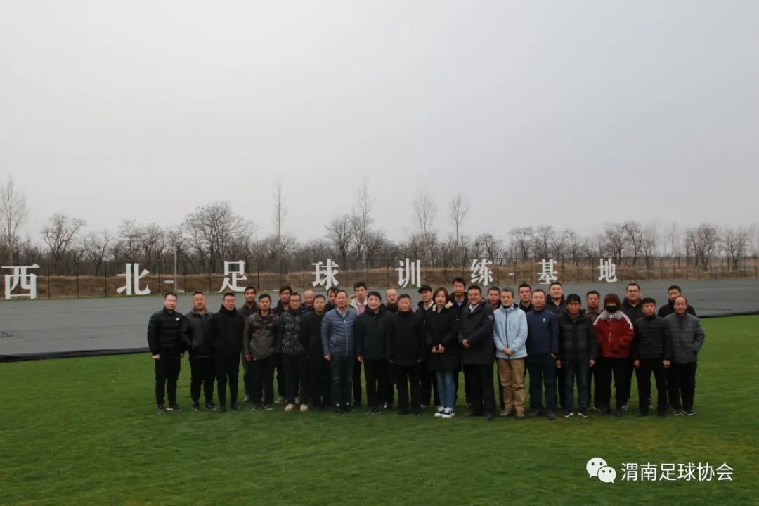 西安足球场草坪养护团队,西安人工草坪足球场养护服务