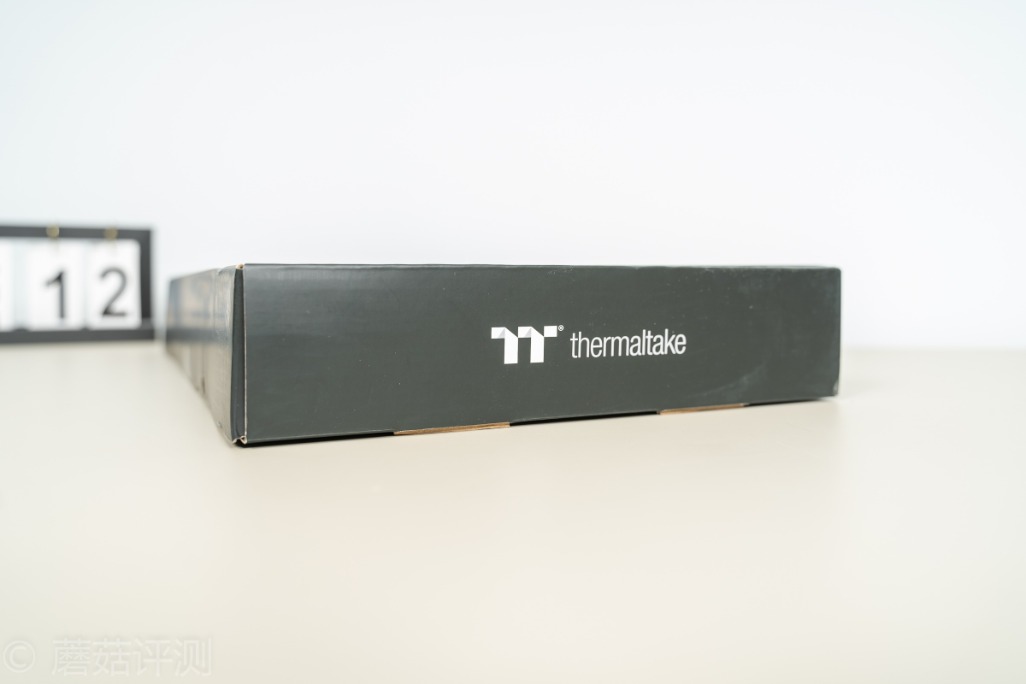 做工细腻手感超好,曜越g821多模电竞机械键盘