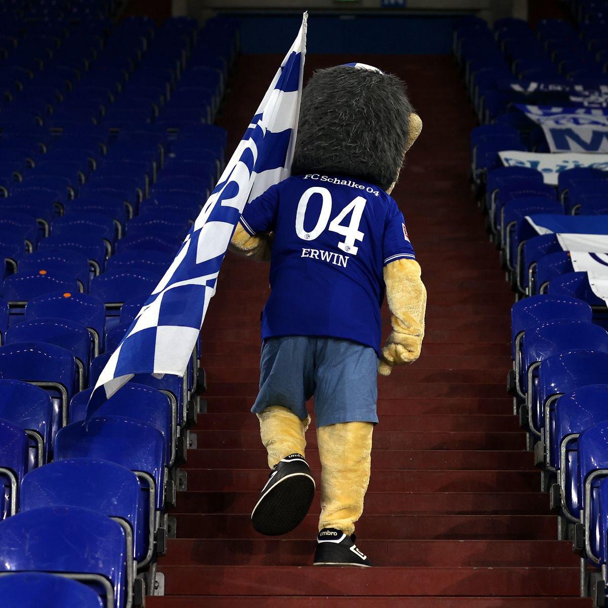 鐩樼偣瓒崇悆鍦轰笂鐨勭悆杩风殑鎭跺姡琛屼负,琚悆杩疯拷姹傛尐鎵撶殑鐞冨憳