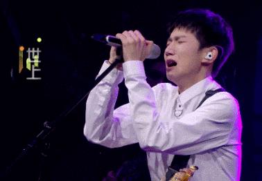 爱豆不经意造成的名场面暖心瞬间,爱豆那些让人心疼的瞬间蔡徐坤