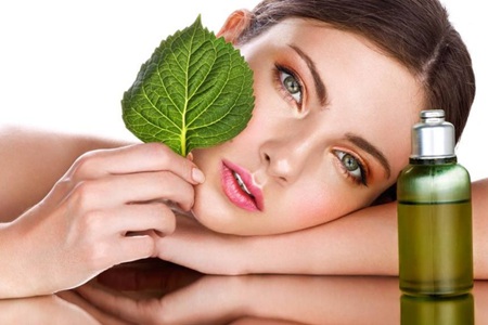 化妆如何让面容变得精致,有哪些化妆技巧可以让底妆更自然