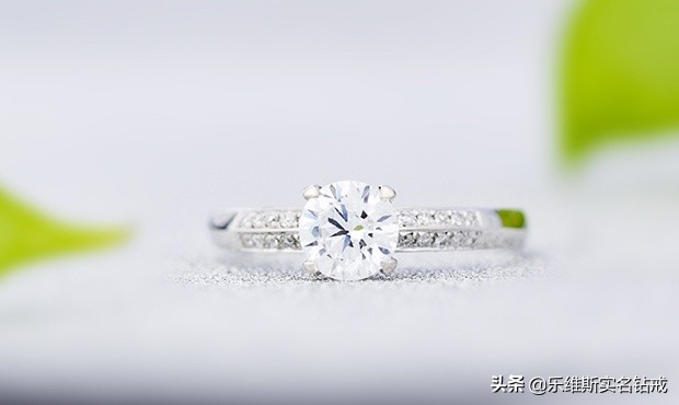 买钻戒买什么钻戒最好,1克拉钻戒和2克拉钻戒区别在哪