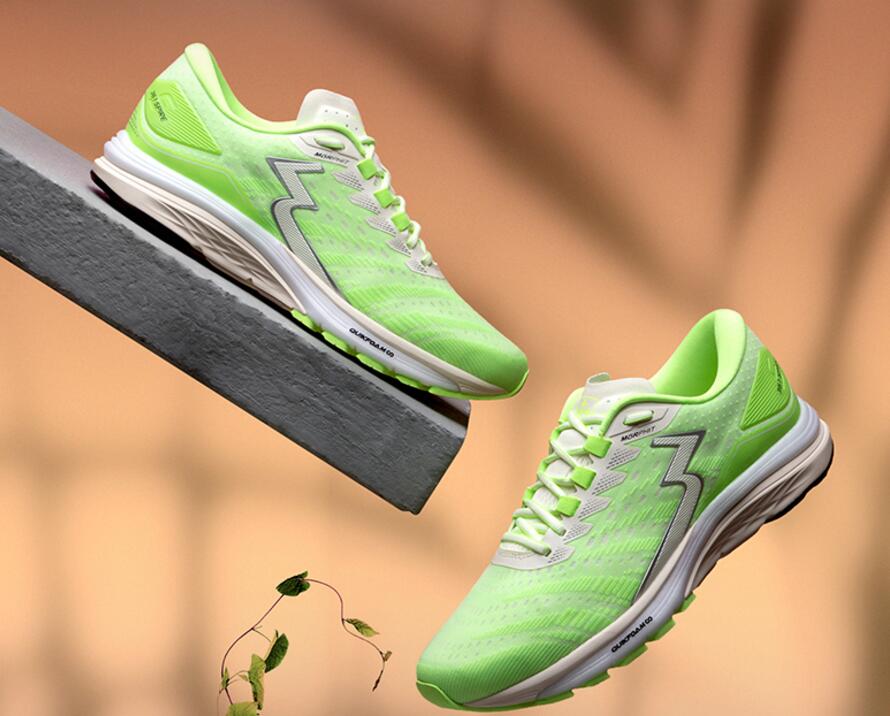 亚瑟士跑鞋和国产跑鞋,耐克跑鞋和国产跑鞋