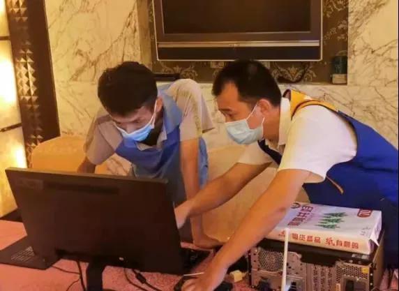 冲在抗击疫情第一线,冲在前线守在一线