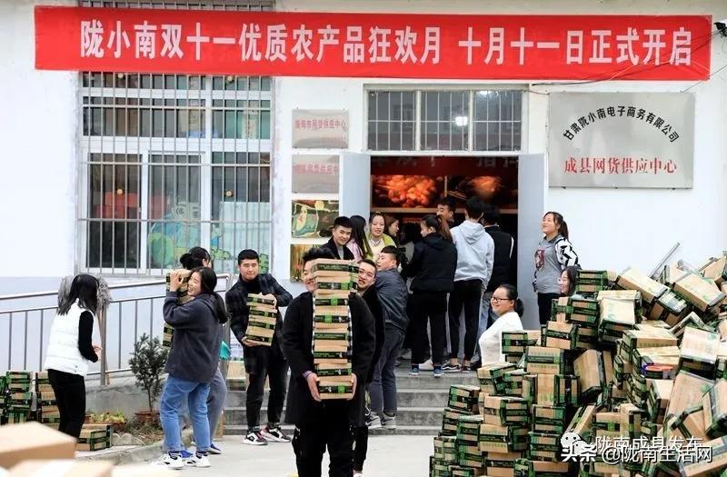 我叫成县,这是我2019年的自拍照