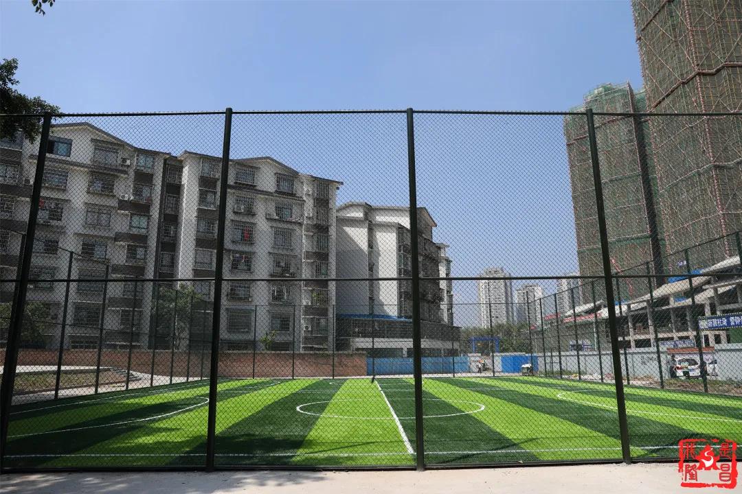 内江市公开足球场,未来四川建设容纳10万人的足球场