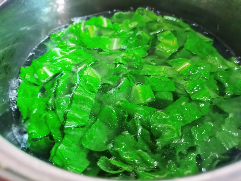 青菜西红柿粉条汤的做法,粉条西红柿汤的家常做法