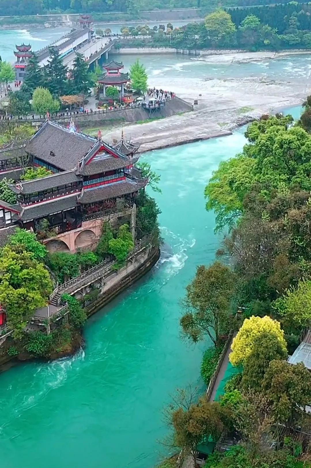乐山和都江堰哪个地方居住环境好,都江堰居住环境