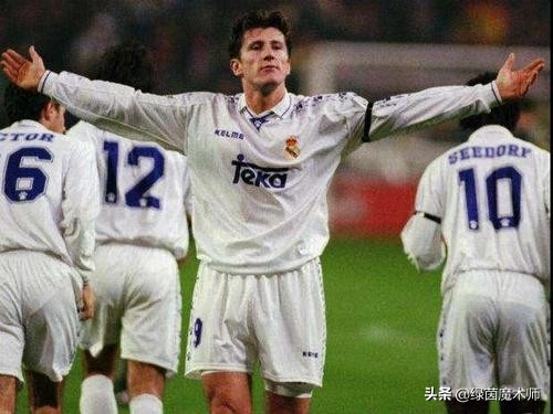 达沃苏克黄金左脚图片,达沃苏克左脚拉小提琴进球